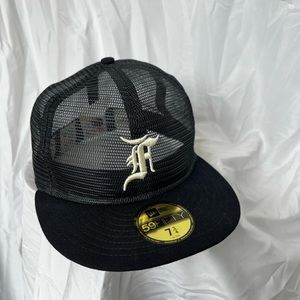 Essential Full Mesh Navy 59FIFTY Fitted size: 7 3/4